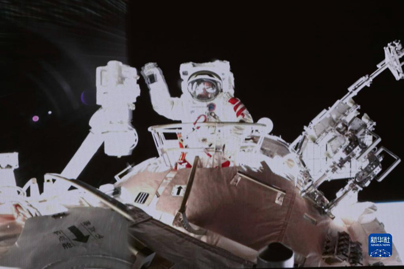 Wanaanga wa Shenzhou No.13 wamaliza kwa mafanikio shughuli zilizopangwa kwa mara ya kwanza nje ya chombo