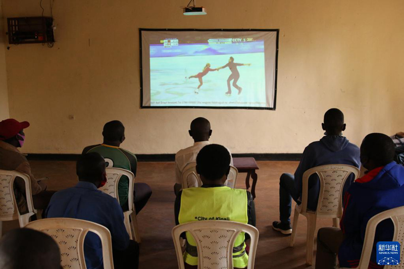 Mradi wa Televisheni za Satelaiti Vijijini Wawasaidia Wanavijiji wa Rwanda kutazama Michezo ya Olimpiki