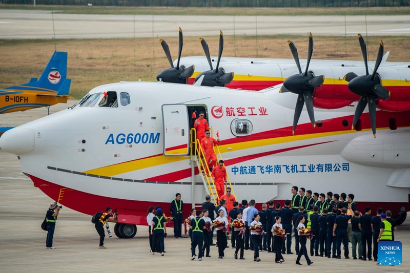 Ndege ya zimamoto AG600M “Kunlong” yamaliza majaribio ya kuvuta na kumwaga maji