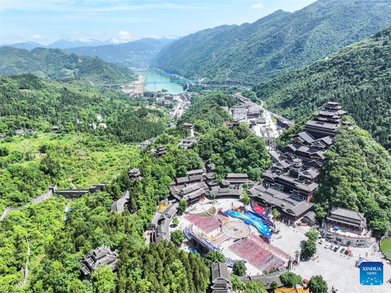 Watu wa Kabila la Wamiao washerehekea tamasha la Caihuashan mjini Chongqing, China