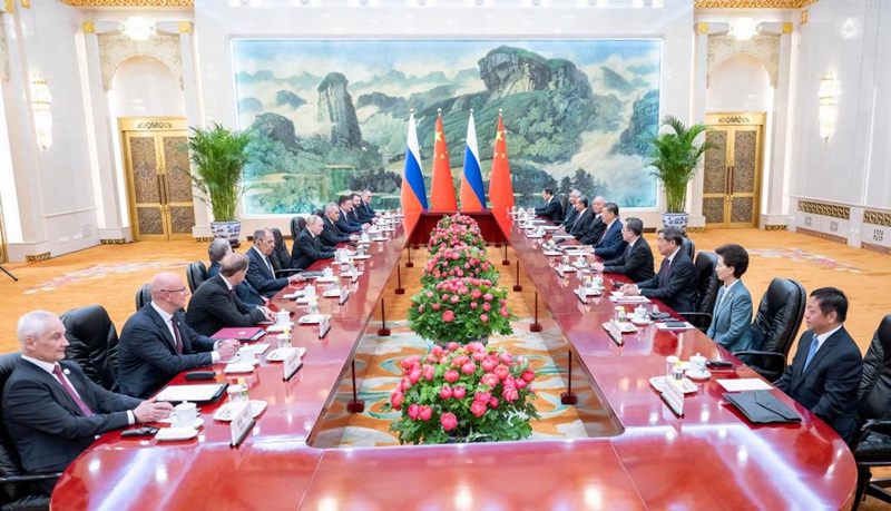 Rais Xi Jinping wa China akifanya mkutano wa wahudhuriaji mahsusi na Rais wa Russia Vladimir Putin kwenye Jumba la Mikutano ya Umma la Beijing, China, Mei 16, 2024. (Xinhua/Li Tao)