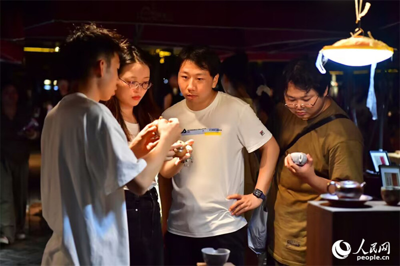 Soko la Ubunifu la Mji wa Jingdezhen katika Mkoa wa Jiangxi, China lawa maarufu