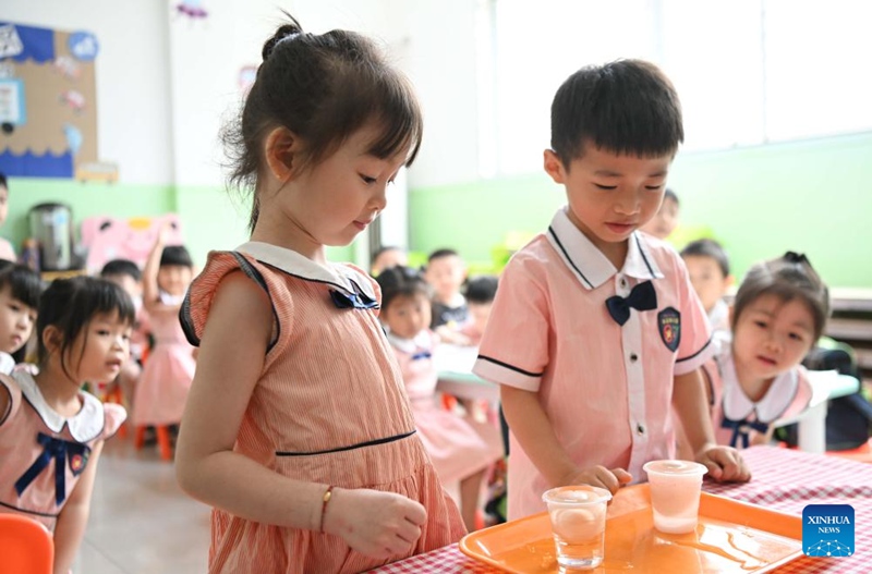 Msichana wa miaka 5 ashiriki ngoma ya jadi ya Yingge mkoani Guangdong, Kusini mwa China