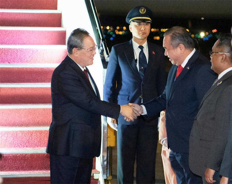 Waziri Mkuu wa China Li Qiang akiwasili kwenye Uwanja wa Ndege wa Kimataifa wa Kuala Lumpur nchini Malaysia, Juni 18, 2024. (Xinhua/Li Tao)