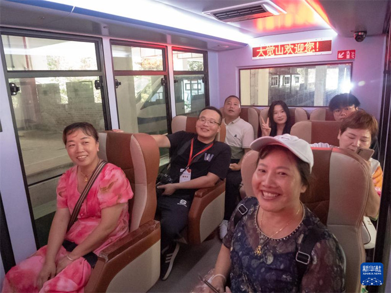 “Treni za miambani za masafa mafupi” zatoa uzoefu usio na kifani wa usafiri wa kitalii mashariki mwa China