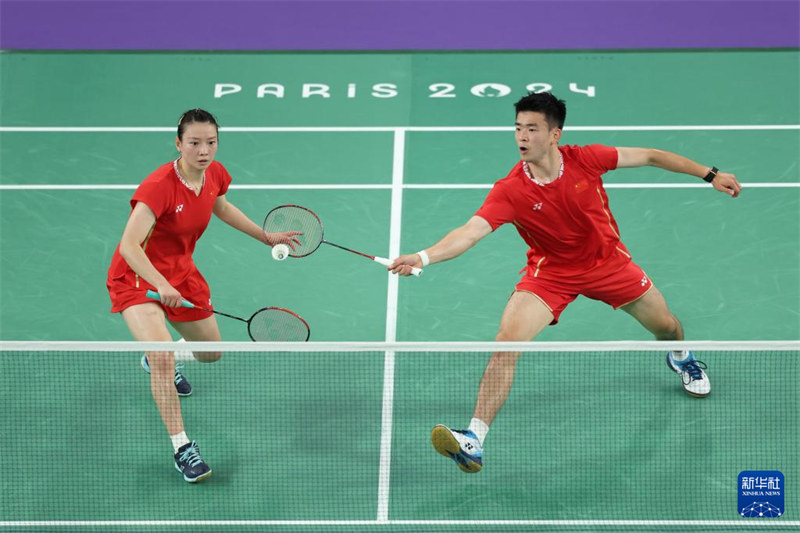 Zheng/Huang wa China Washinda Medali za Dhahabu kwenye mashindano ya mchezo wa mpira wa Badminton kwa wachezaji wawili wawili wa kike na kiume kwenye Michezo ya Olimpiki ya Paris