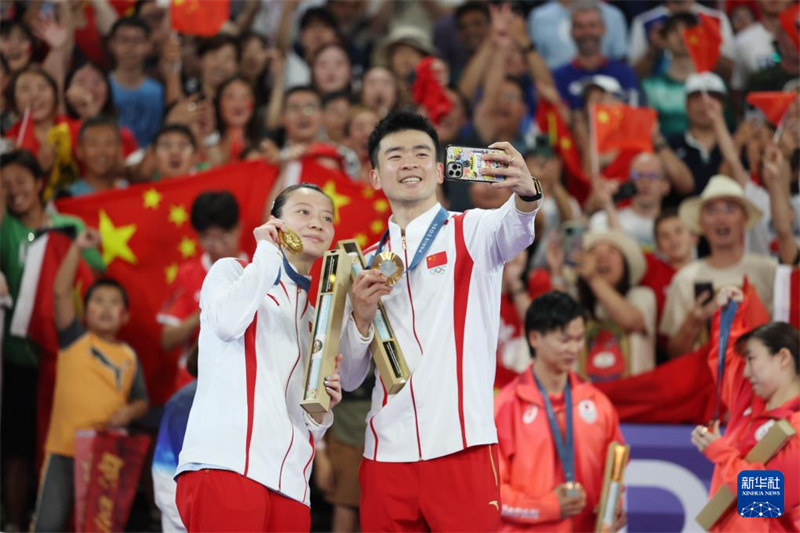 Zheng/Huang wa China Washinda Medali za Dhahabu kwenye mashindano ya mchezo wa mpira wa Badminton kwa wachezaji wawili wawili wa kike na kiume kwenye Michezo ya Olimpiki ya Paris