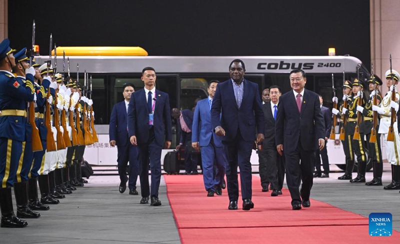 Viongozi wakuu mbalimbali wa kuhudhuria mkutano wa FOCAC wawasili Beijing kwa mfululizo
