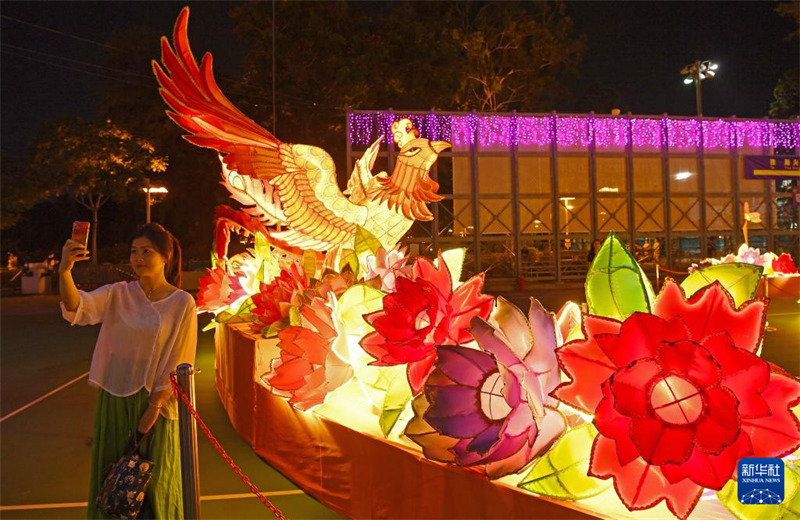 Tamasha la Taa la Sikukuu ya ya Jadi ya Mbalamwezi Lafanyika katika Hong Kong, China