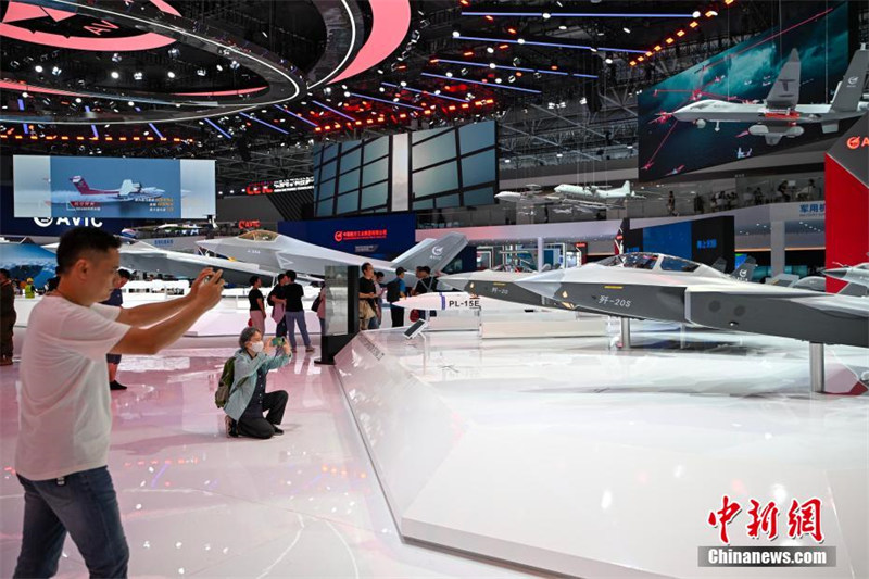 Kutembelea kwenye Maonyesho ya 15 ya kimataifa ya usafiri wa ndege na safari za anga ya juu ya China