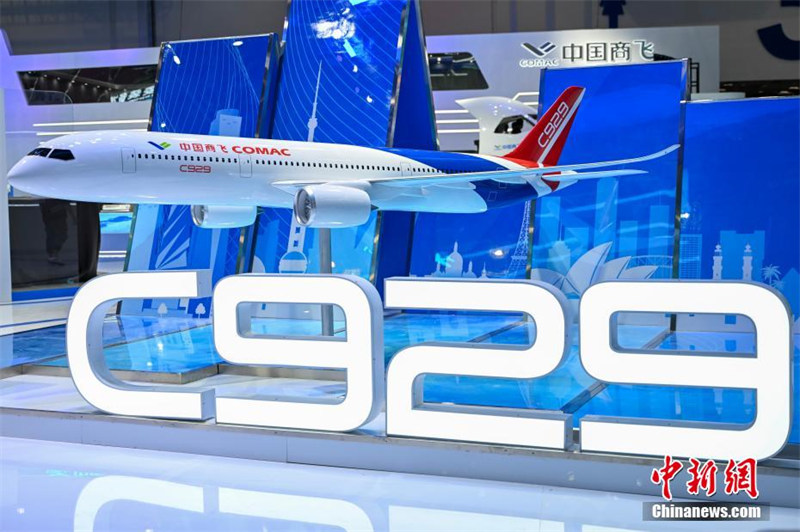 Kutembelea kwenye Maonyesho ya 15 ya kimataifa ya usafiri wa ndege na safari za anga ya juu ya China