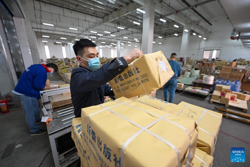 Vijana wa China wauza vitabu kupitia matangazo ya moja kwa moja mtandaoni