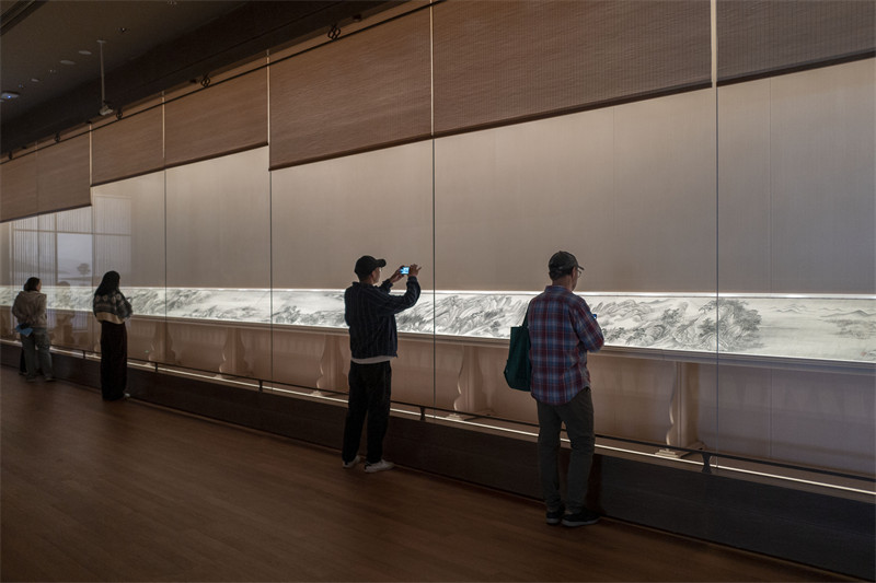 Maonyesho ya Hazina za Ngazi ya Kitaifa za Picha za Uchoraji na Sanaa za Maandiko ya Kichina yafanyika katika Jumba la Mashariki la Makumbusho la Shanghai, China