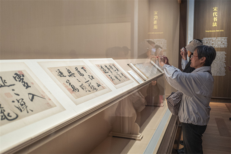 Maonyesho ya Hazina za Ngazi ya Kitaifa za Picha za Uchoraji na Sanaa za Maandiko ya Kichina yafanyika katika Jumba la Mashariki la Makumbusho la Shanghai, China