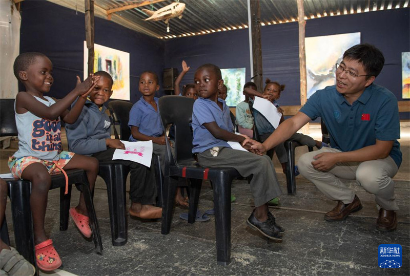 Siku ya Watoto Duniani: Kikosi cha madaktari wa China nchini Namibia chafanya upimaji wa afya kwa watoto wa eneo la makazi ya hali duni