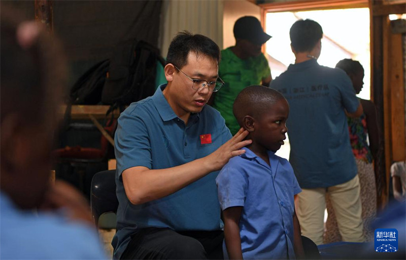 Siku ya Watoto Duniani: Kikosi cha madaktari wa China nchini Namibia chafanya upimaji wa afya kwa watoto wa eneo la makazi ya hali duni