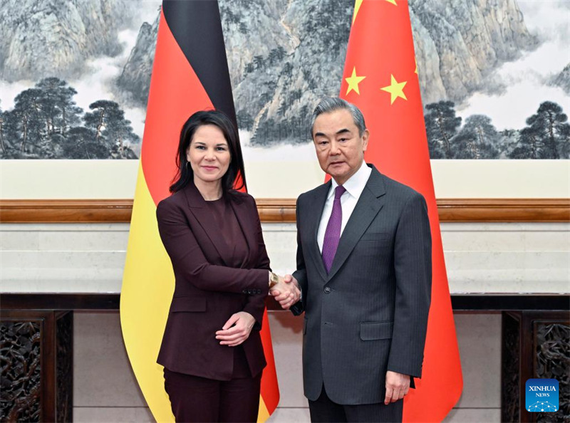 Waziri wa Mambo ya Nje wa China Wang Yi, ambaye pia ni Mjumbe wa Ofisi ya Siasa ya Kamati Kuu ya Chama cha Kikomunisti cha China (CPC), na Waziri wa Mambo ya Nje wa Ujerumani Annalena Baerbock wakiongoza kwa pamoja raundi ya saba ya Mazungumzo ya Kimkakati ya China na Ujerumani juu ya mambo ya Diplomasia na Usalama mjini Beijing, mji mkuu wa China, Desemba 2, 2024. (Xinhua/Yin Bogu)