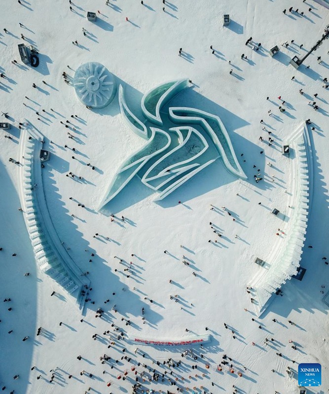 Bustani kubwa zaidi ya mandhari ya barafu na theluji duniani yafunguliwa katika 