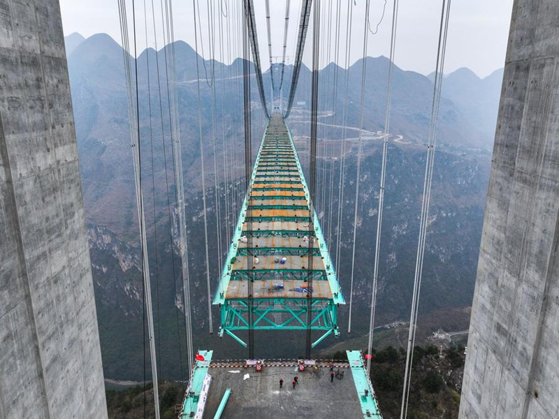 Daraja Kuu la Bonde la Huajiang Kusini Magharibi mwa China lawa Tayari Kukamilika