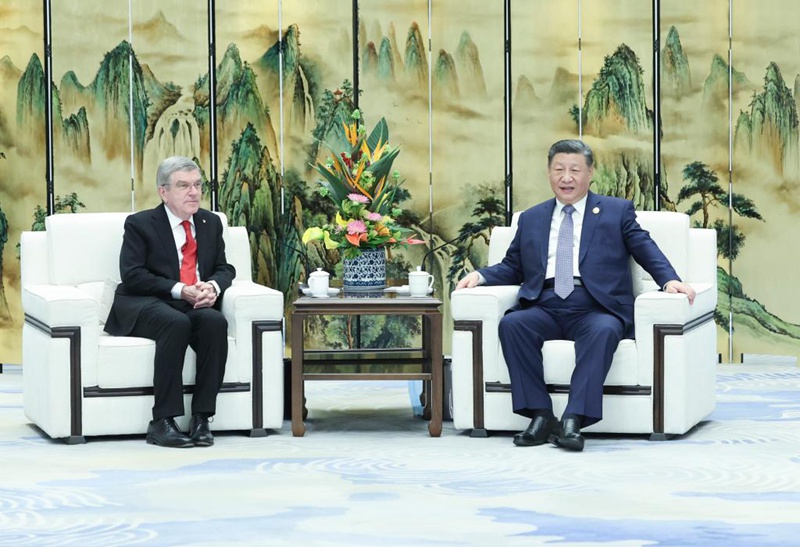 Rais wa China Xi Jinping akikutana na  Mwenyekiti wa Kamati ya Kimataifa ya Olimpiki (IOC) Thomas Bach mjini Harbin, Mkoa wa Heilongjiang, kaskazini mashariki mwa China, Februari 7, 2025. (Xinhua/Ding Haitao)