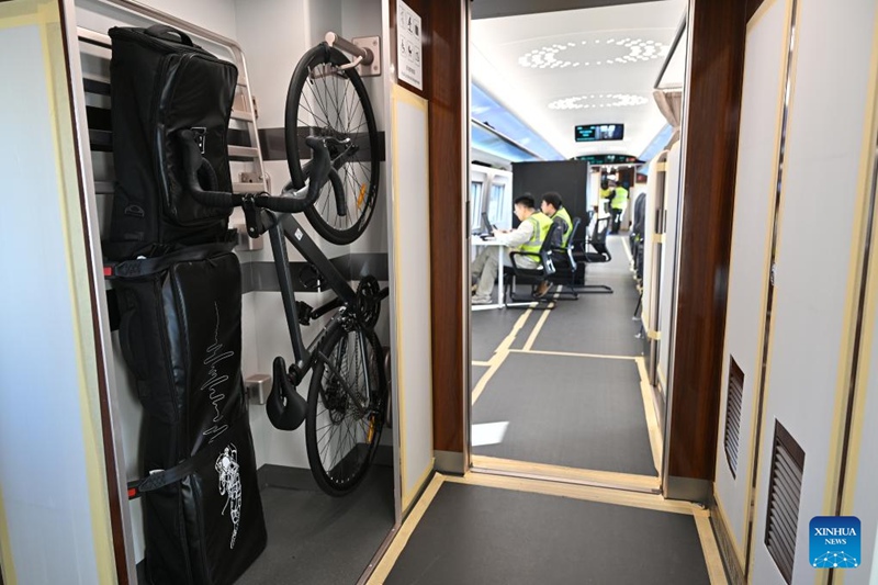 Treni ya mwendokasi ya mfano ya CR450 yafanyiwa majaribio mjini Beijing, China