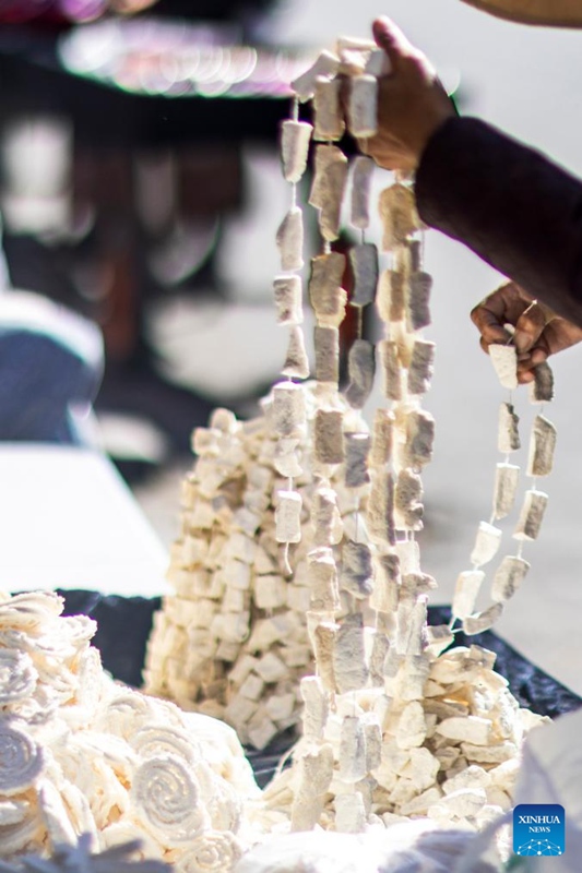 Watu mjini Lhasa, China wafanya maandalizi ya sikukuu ijayo ya Mwaka Mpya wa Watibet