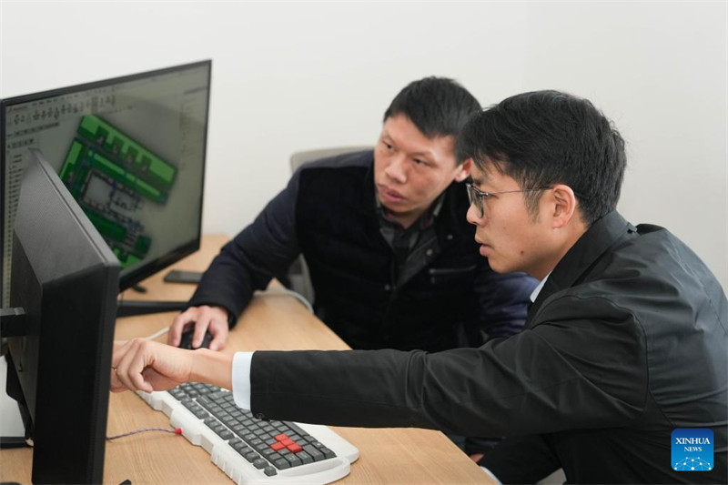 Meneja kijana atafuta uvumbuzi katika shughuli za kijadi za fataki za fashifashi