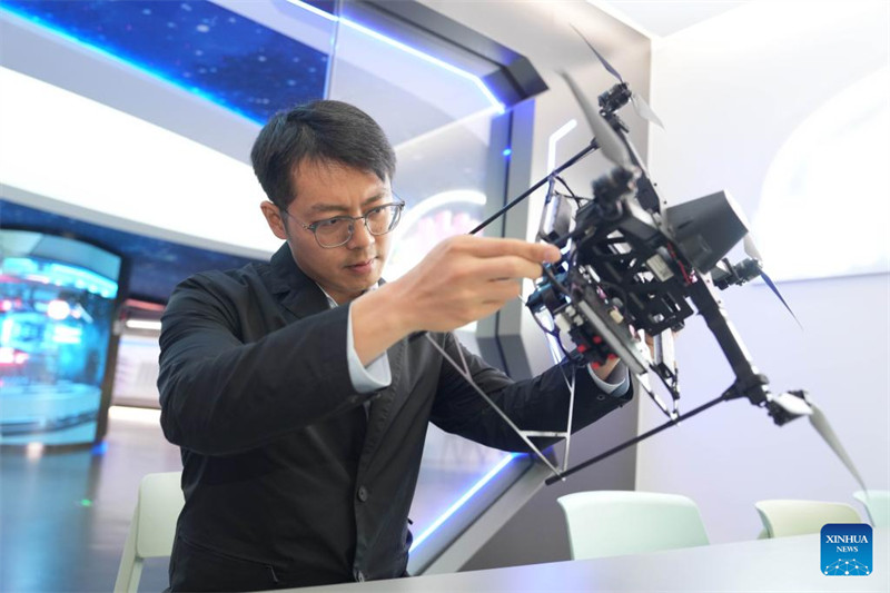 Meneja kijana atafuta uvumbuzi katika shughuli za kijadi za fataki za fashifashi