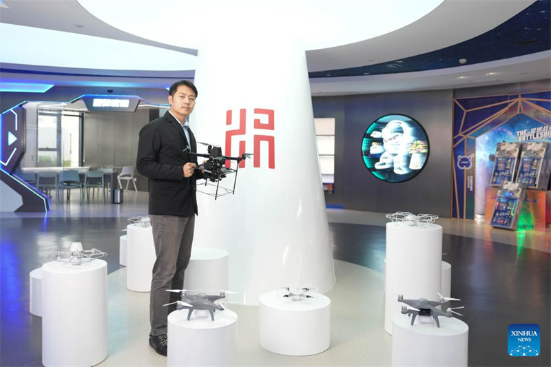 Meneja kijana atafuta uvumbuzi katika shughuli za kijadi za fataki za fashifashi