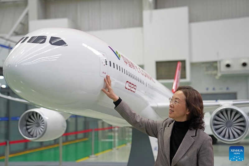 Habari picha ya msanifu wa kike anayeongoza mradi wa ndege ya C929 ya China