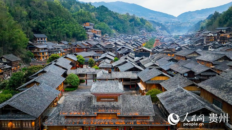 Kijiji cha Kabila la Wadong la Zhaoxing, China: Kuperuzi mandhari ya desturi za kikabila katika majira ya mchipuko