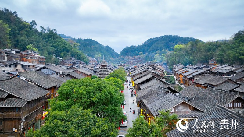 Kijiji cha Kabila la Wadong la Zhaoxing, China: Kuperuzi mandhari ya desturi za kikabila katika majira ya mchipuko