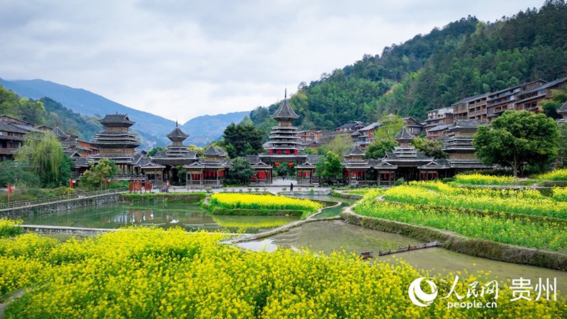 Kijiji cha Kabila la Wadong la Zhaoxing, China: Kuperuzi mandhari ya desturi za kikabila katika majira ya mchipuko