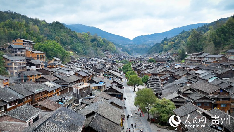 Kijiji cha Kabila la Wadong la Zhaoxing, China: Kuperuzi mandhari ya desturi za kikabila katika majira ya mchipuko