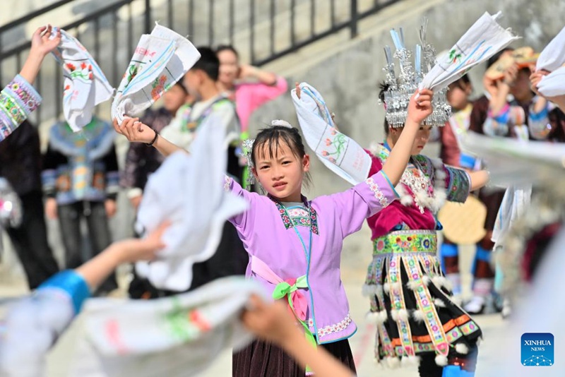 Sherehe yafanyika kabla ya Sikukuu ya Sanyuesan kwenye shule ya msingi mkoani Guangxi, China