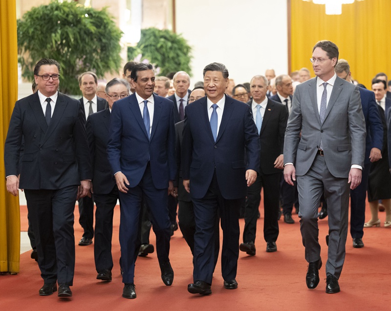 Rais wa China akutana na wajumbe wa sekta za viwanda duniani