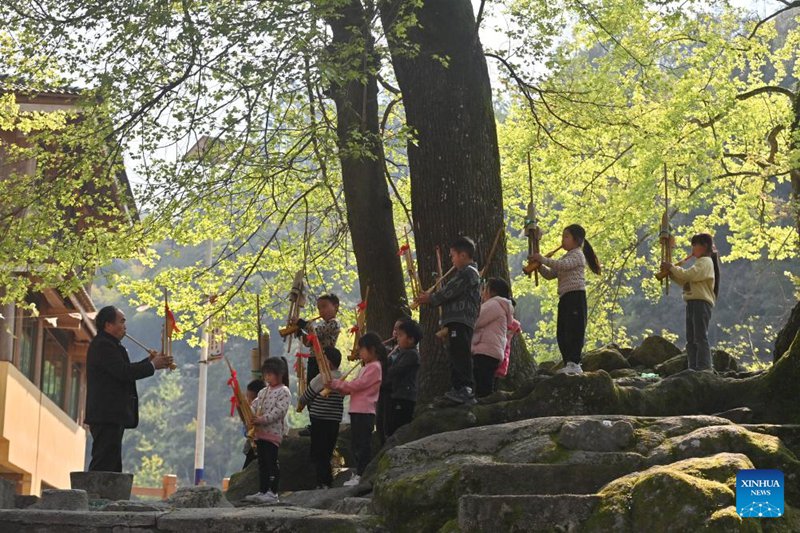 Kijiji cha Wuying katika Guangxi, China chahimiza kazi ya kurithisha na kuendeleza utamaduni wa kikabila