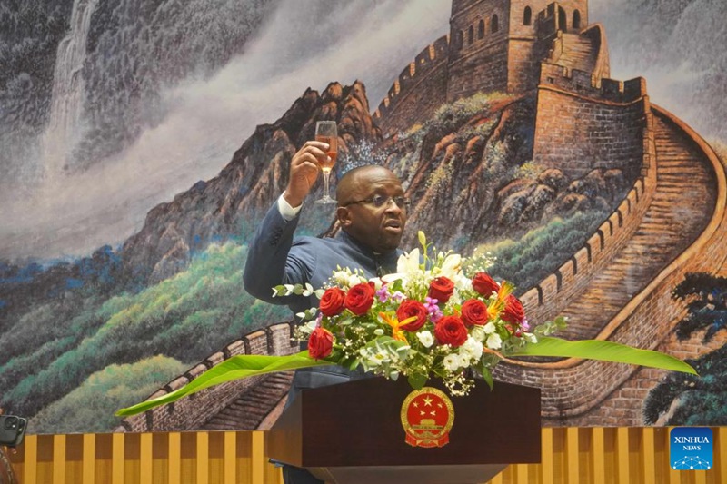 Naibu Waziri Mkuu ambaye pia ni Waziri wa Mambo ya Ndani na Usalama wa Jamhuri ya Kidemokrasia ya Kongo (DRC) Jacquemain Shabani  akishiriki kwenye hafla ya uzinduzi wa majengo mapya ya Ubalozi wa China  huko Kinshasa, mji mkuu wa DRC, Aprili 28, 2025. (Xinhua/Shi Yu)