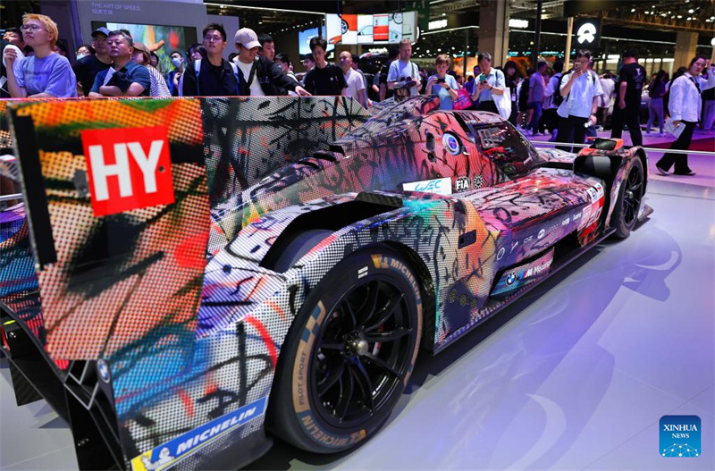 Watu watembelea Maonyesho ya Magari ya Shanghai 2025 katika siku ya kwanza ya likizo ya Siku ya Wafanyakazi