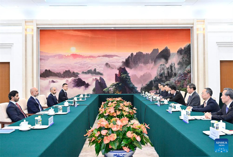 Naibu Waziri Mkuu wa China akutana na mwenyekiti wa kamati ya usimamizi ya Mamlaka ya Uwekezaji ya Abu Dhabi