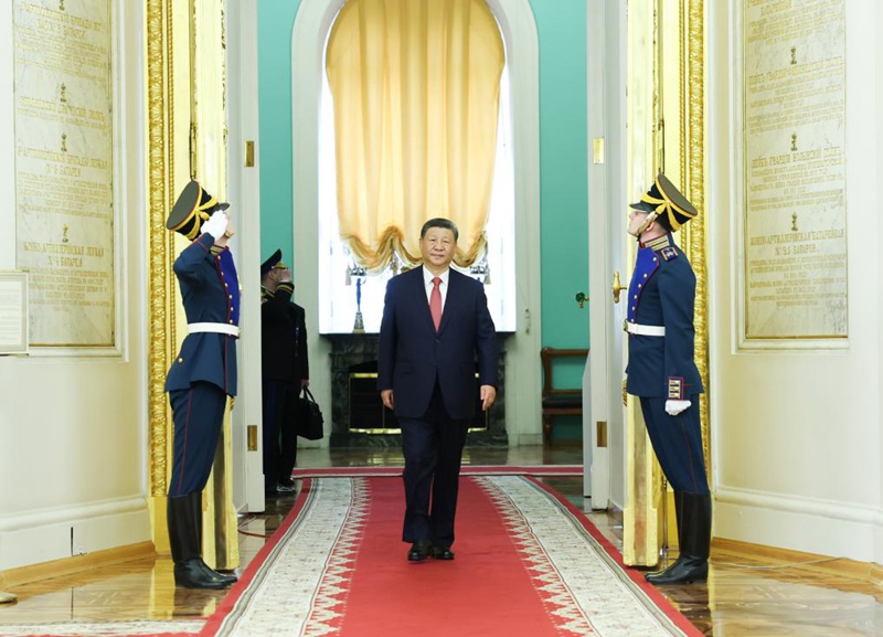 Rais wa China Xi Jinping akiingia kwenye Ukumbi wa St. George katika Ikulu ya Kremlin mjini Moscow, Russia, Mei 8, 2025. (Xinhua/Huang Jingwen)