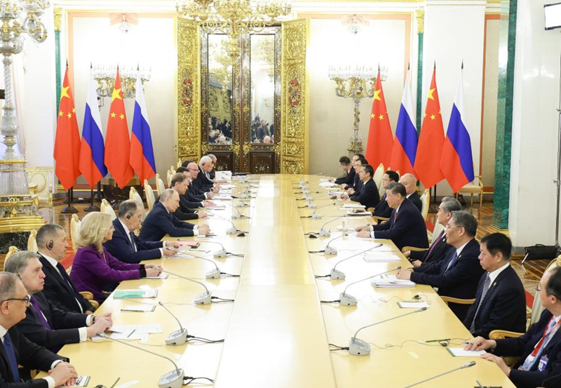 Rais wa China Xi Jinping na Rais wa Russia Vladimir Putin wakifanya mazungumzo ya kikundi kidogo katika Ikulu ya Kremlin mjini Moscow, Russia, Mei 8, 2025. (Xinhua/Wang Ye)