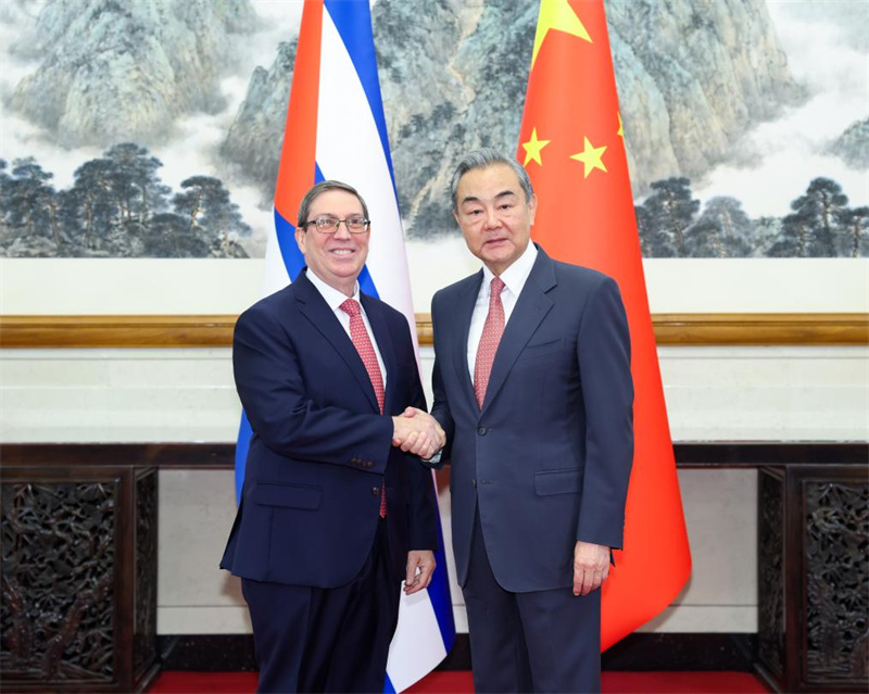 Waziri wa Mambo ya Nje wa China Wang Yi, ambaye pia ni mjumbe wa Ofisi ya Siasa ya Kamati Kuu ya Chama cha Kikomunisti cha China (CPC), akikutana na Waziri wa Mambo ya Nje wa Cuba Bruno Rodriguez Parrilla mjini Beijing, mji mkuu wa China, Mei 12, 2025. (Xinhua/Liu Bin)