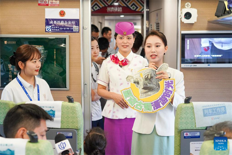 Treni yenye kauli mbiu ya Sanxingdui yaanza kufanya kazi mjini Chengdu