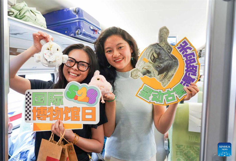 Treni yenye kauli mbiu ya Sanxingdui yaanza kufanya kazi mjini Chengdu