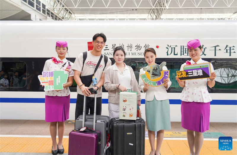 Treni yenye kauli mbiu ya Sanxingdui yaanza kufanya kazi mjini Chengdu