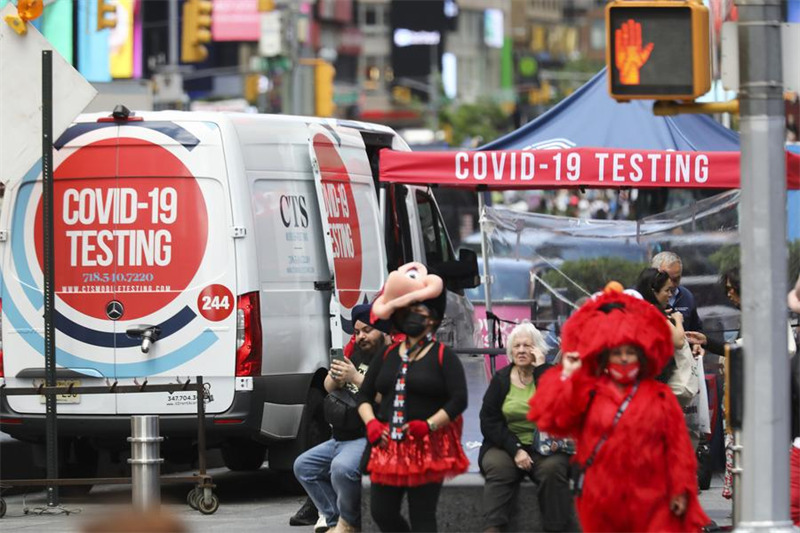 Kituo cha kupima COVID-19 kikionekana Times Square mjini New York, Marekani, Mei 17, 2022. (Xinhua/Wang Ying)