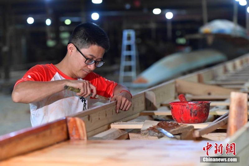 “Kijiji No. 1 cha Mashua ya Dragon cha China” chawa na pilika za uzalishaji mashua wakati Sikukuu ya Duanwu ikiwadia