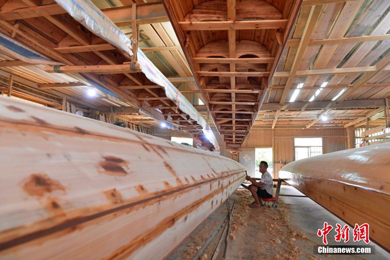 “Kijiji No. 1 cha Mashua ya Dragon cha China” chawa na pilika za uzalishaji mashua wakati Sikukuu ya Duanwu ikiwadia