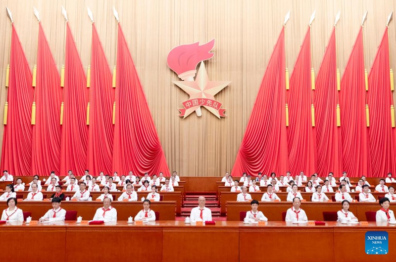 Cai Qi, mjumbe wa kudumu wa Ofisi ya Siasa ya Kamati Kuu ya Chama cha Kikomunisti cha China (CPC) na Mjumbe wa Sekretarieti ya Kamati Kuu ya CPCa, akihudhuria kwenye ufunguzi wa Mkutano Mkuu wa Tisa wa Vijana Chipukizi wa China (CYP) mjini Beijing, Mei 27, 2025. (Xinhua/Ding Haitao)